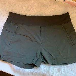 Athleta Trekkie North Shorts 16